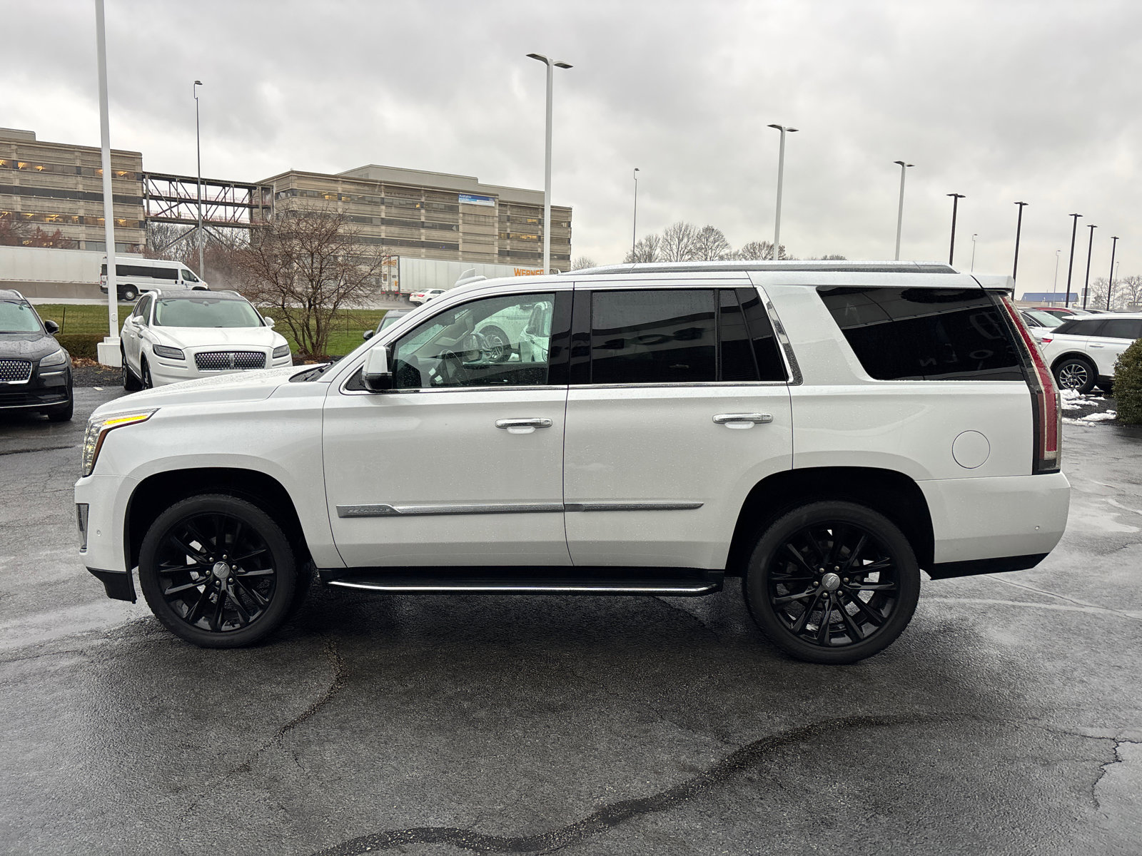 Used 2018 Cadillac Escalade Luxury image 4