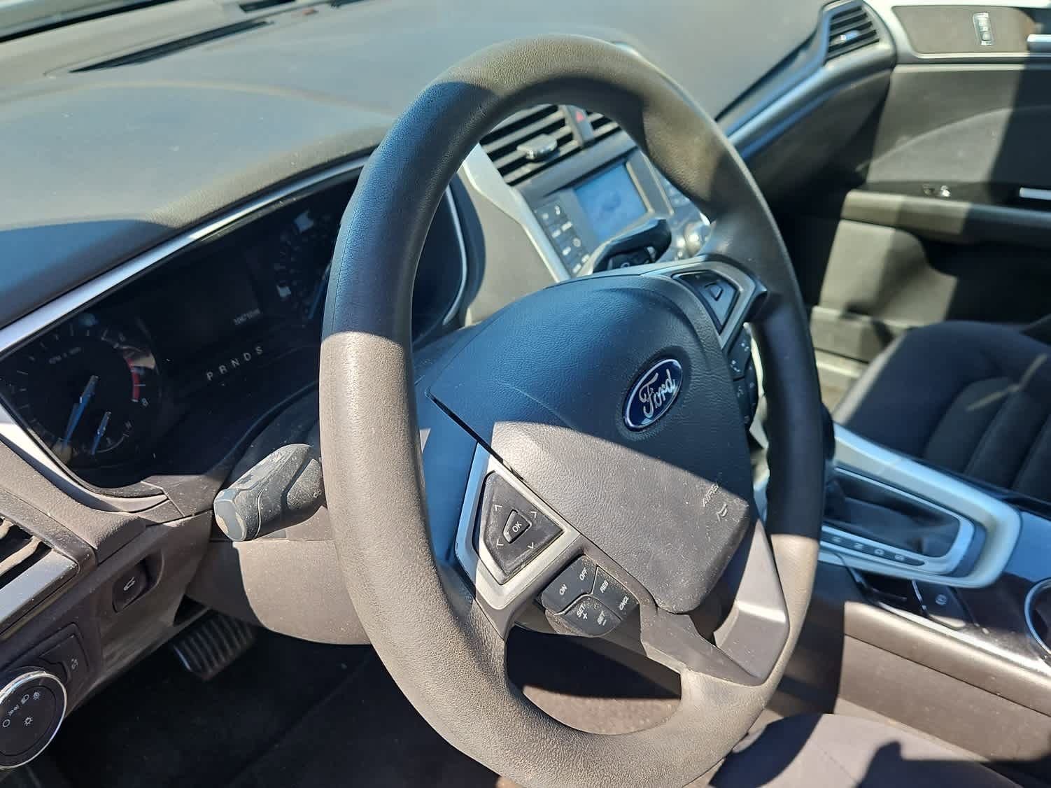 Used 2014 Ford Fusion SE FWD image 2