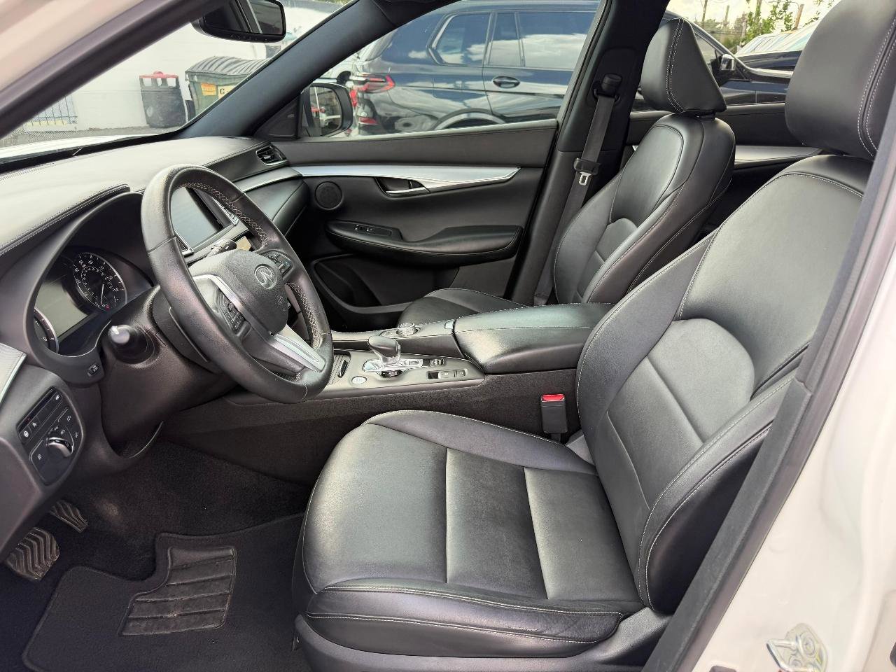 Used 2021 INFINITI QX50 Luxe w/ Appearance Package FWD image 10