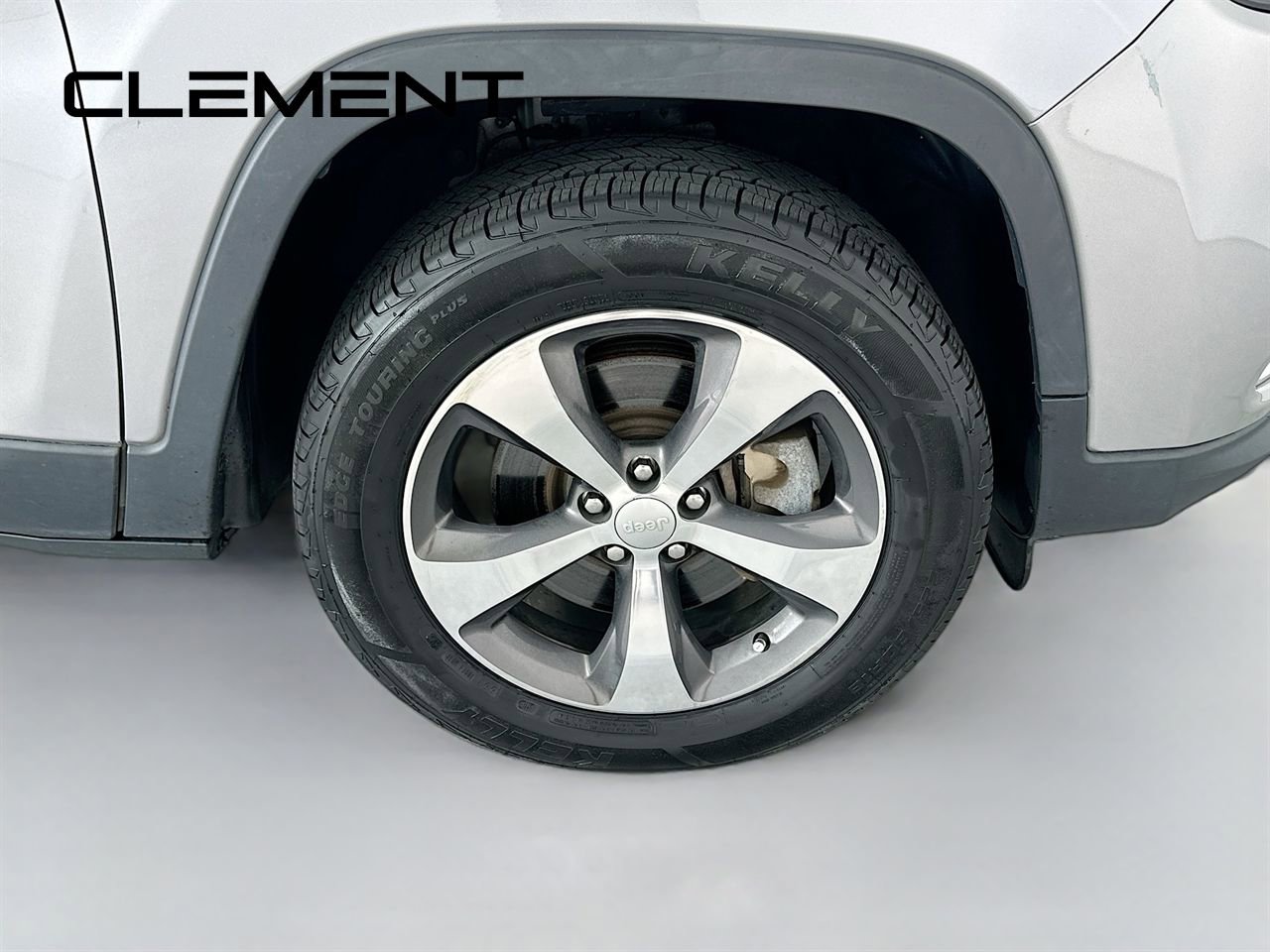 Used 2020 Jeep Cherokee Limited image 35