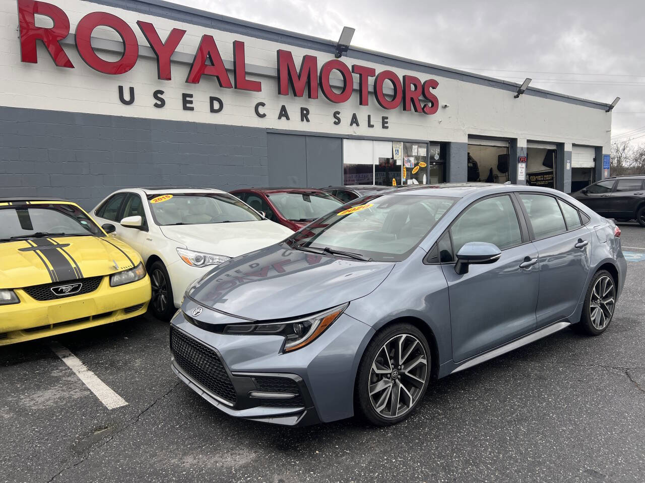 Used 2020 Toyota Corolla XSE image 1