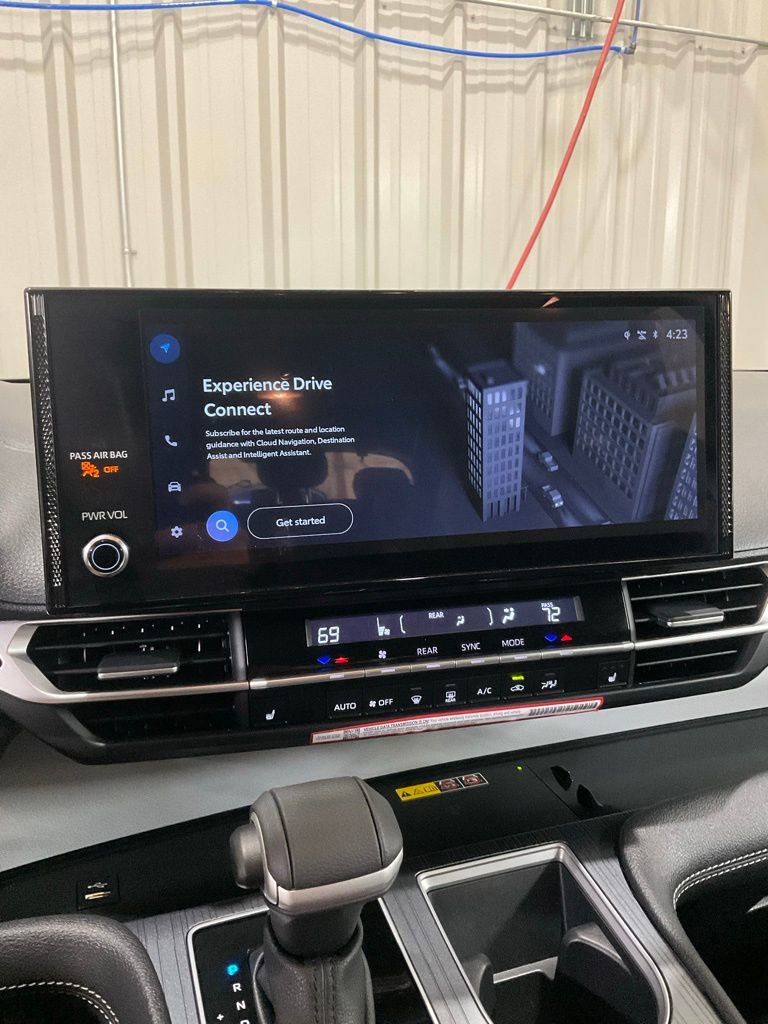 Used 2026 Toyota Sienna XLE image 19