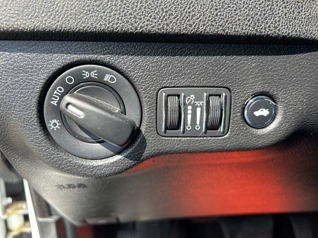 Used 2020 Dodge Charger SXT RWD image 19