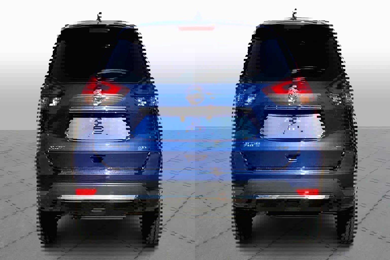 Used 2019 Nissan Rogue S image 4