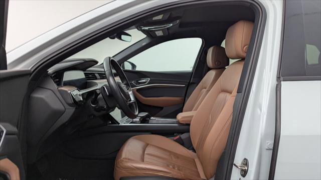 Used 2022 Audi e-tron Premium w/ Convenience Plus Package image 14