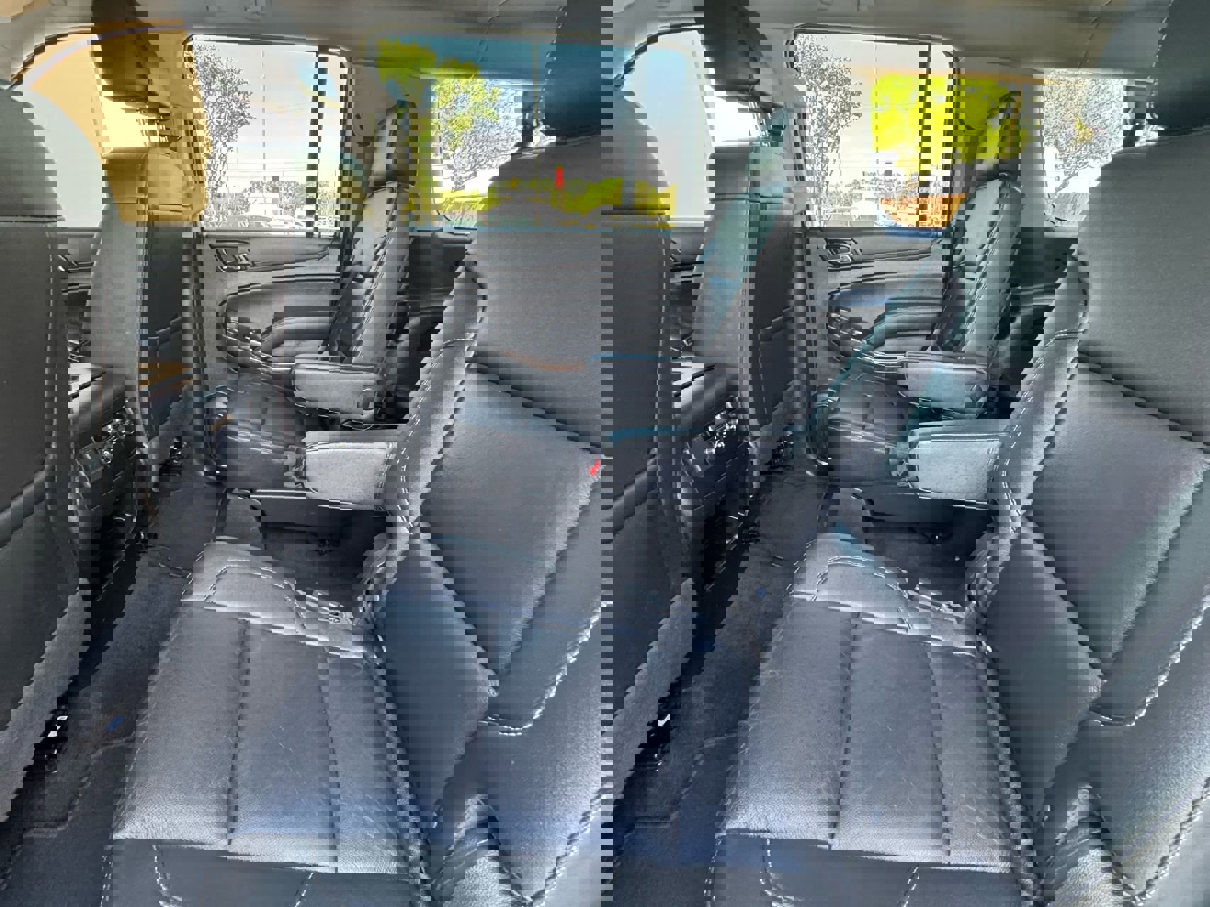 Used 2018 Chevrolet Suburban LT image 32