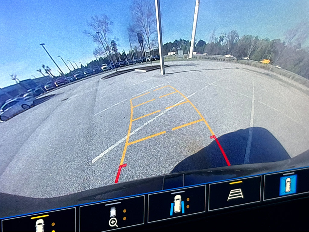 Used 2023 Chevrolet Traverse LT image 23