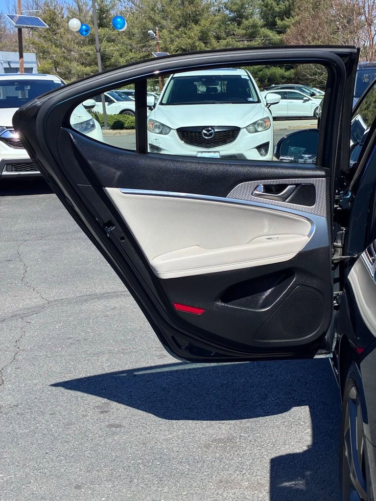 Used 2023 Genesis G70 3.3T w/ Sport Advanced Package image 46