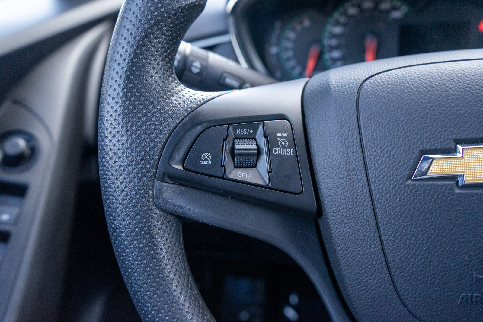 Used 2022 Chevrolet Trax LS w/ Tint and Cruise Package image 21