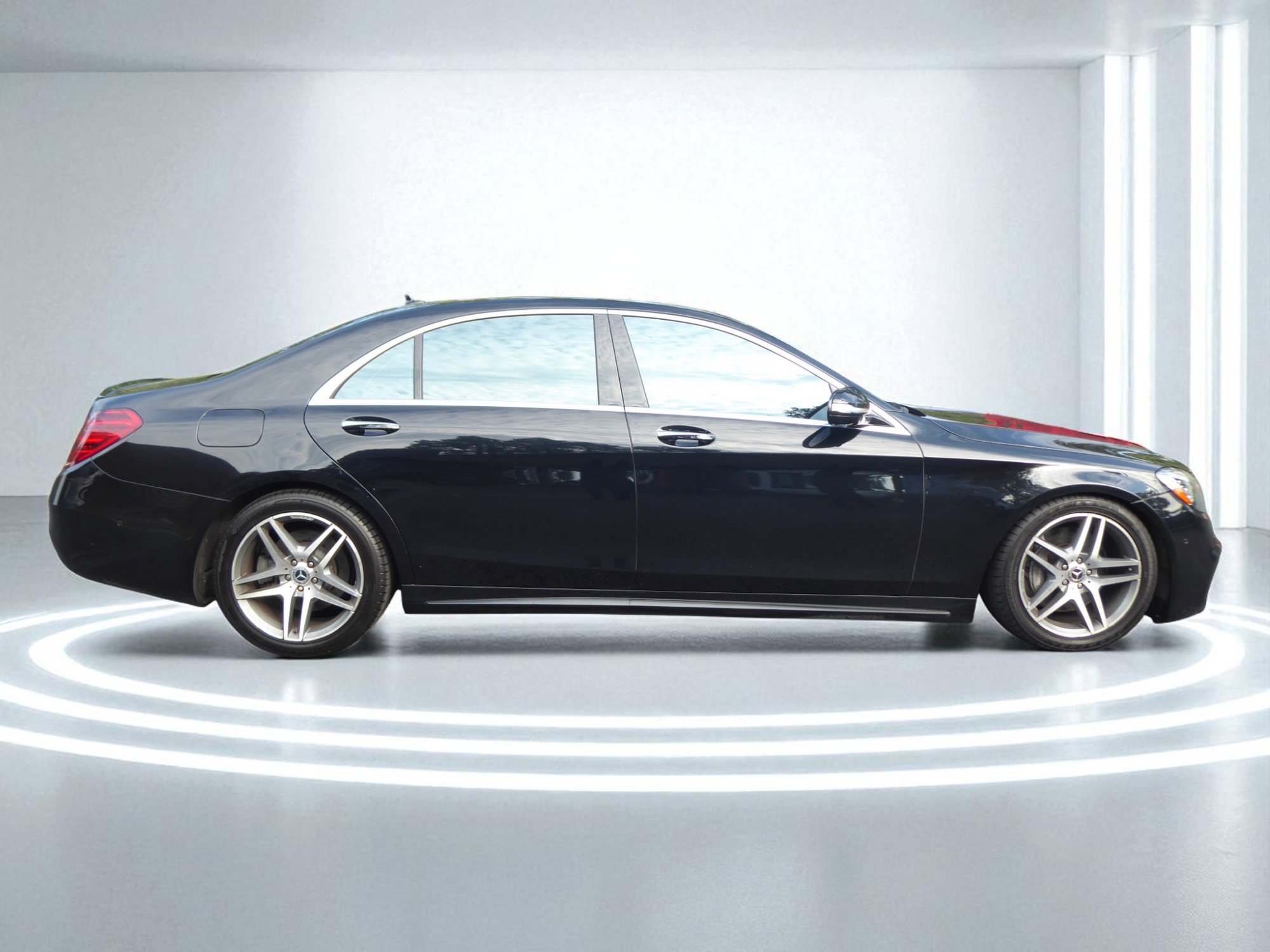 Used 2020 Mercedes-Benz S 560 4MATIC Sedan w/ AMG Line Exterior image 6