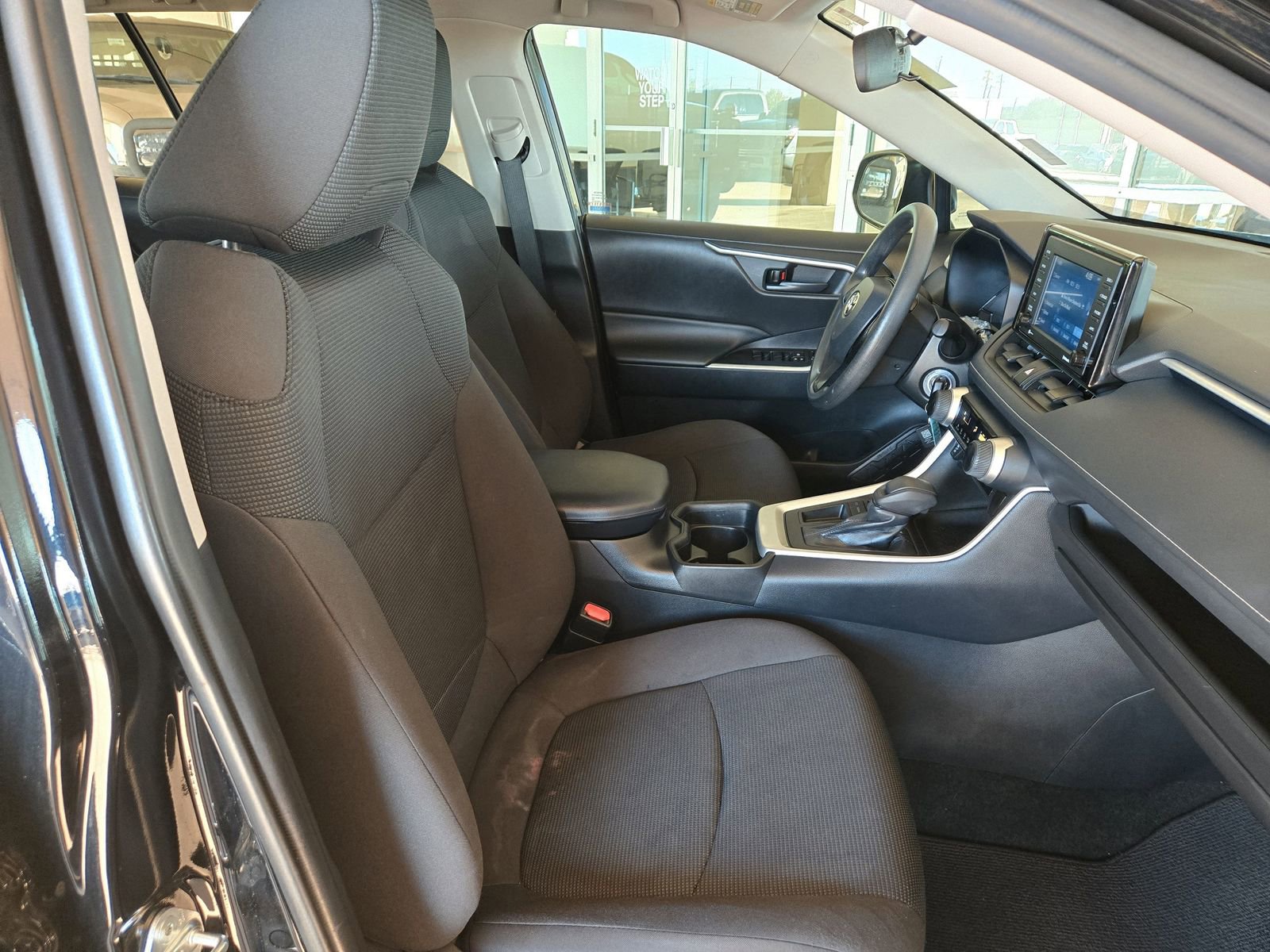 Used 2021 Toyota RAV4 LE image 23