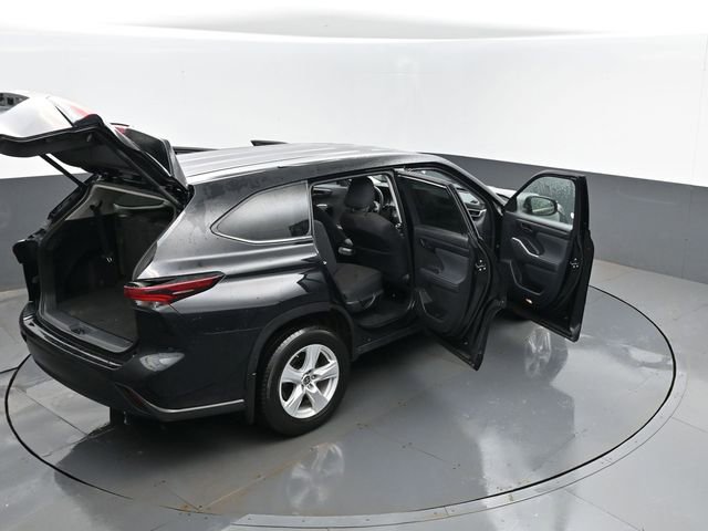 Used 2024 Toyota Highlander LE image 29
