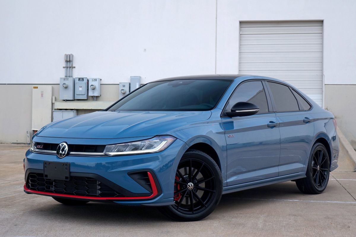 Used 2025 Volkswagen Jetta GLI Autobahn FWD image 2