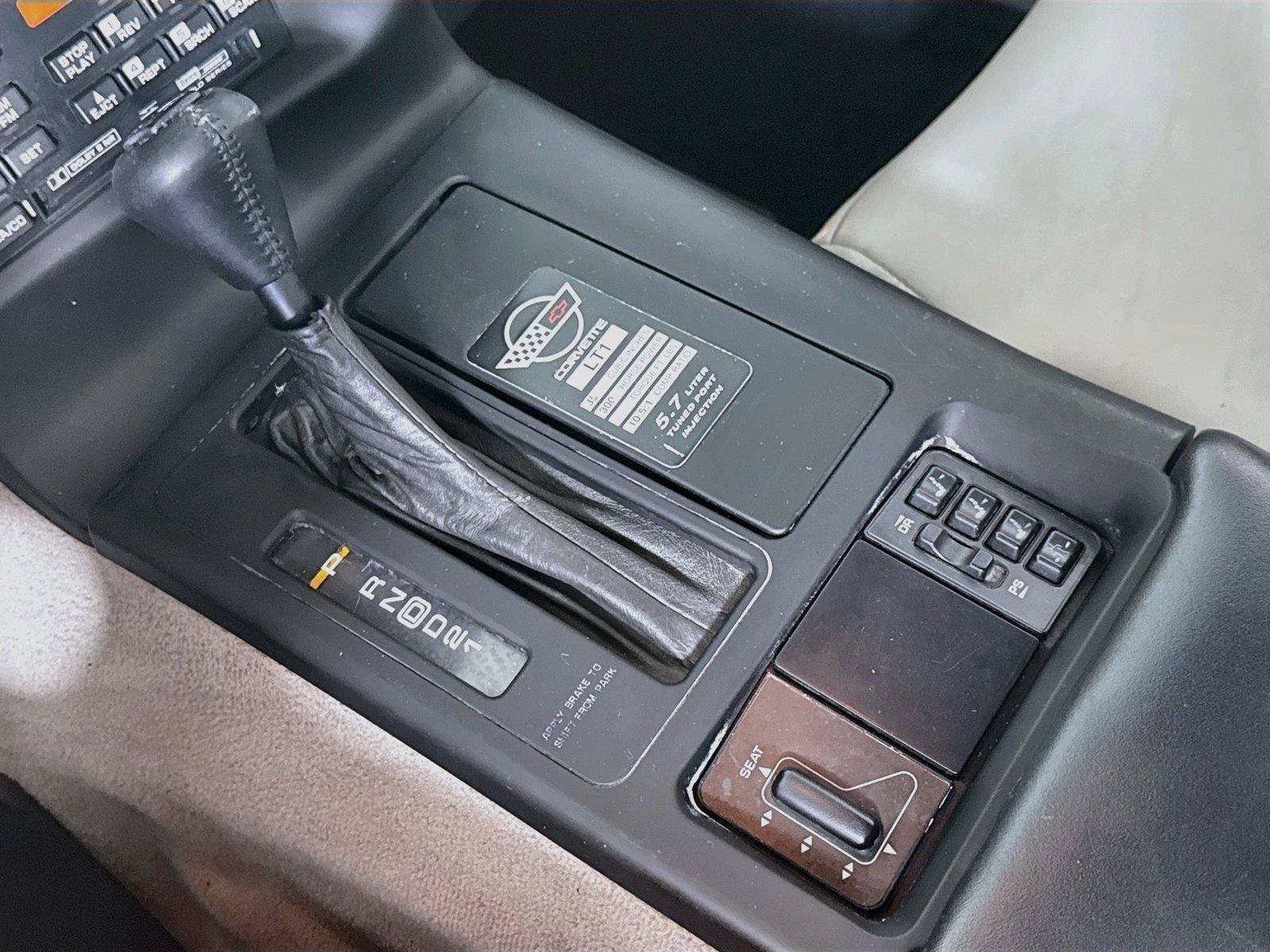 Used 1994 Chevrolet Corvette Coupe RWD image 9