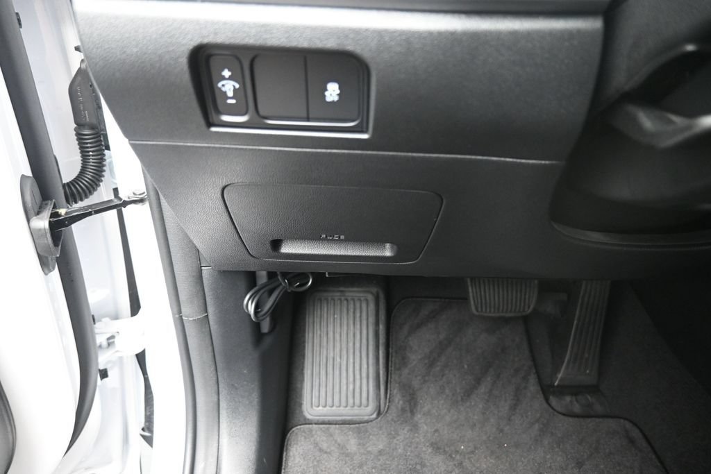 Used 2026 Kia Sorento LX FWD image 16