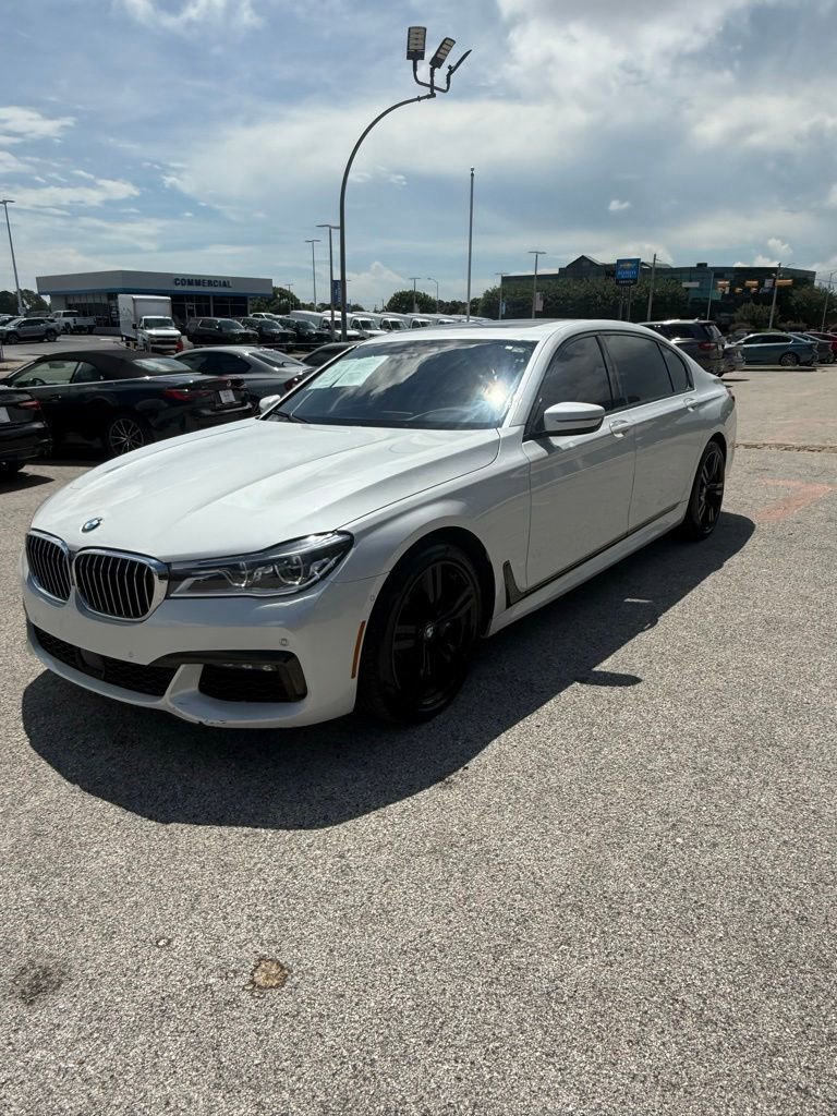Used 2019 BMW 750i w/ Executive Package RWD image 3