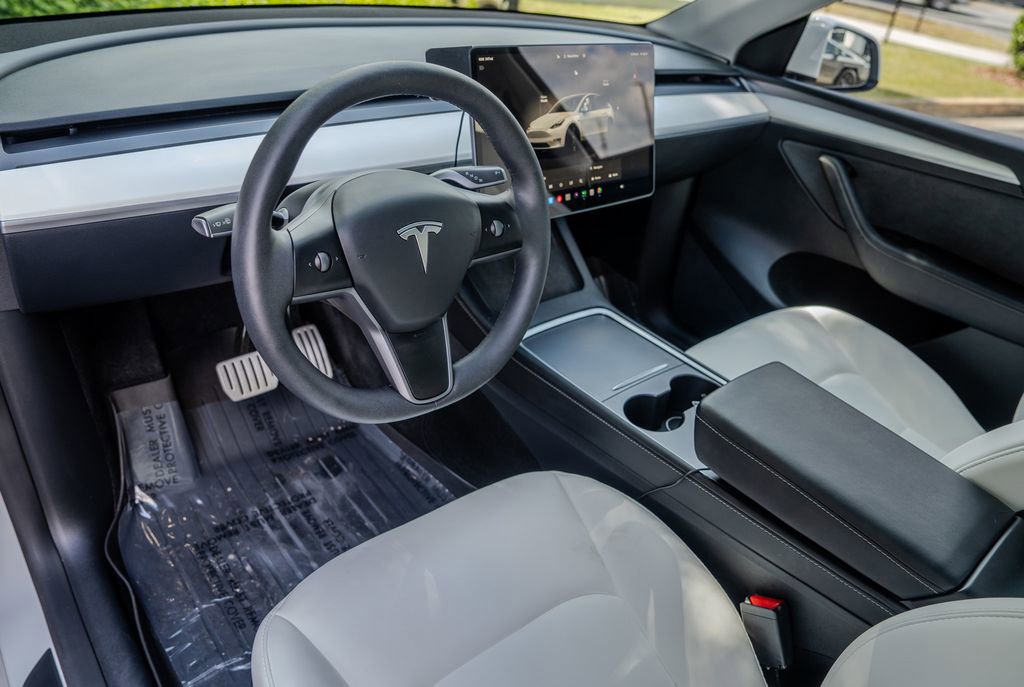 Used 2024 Tesla Model Y Performance AWD/4WD image 4