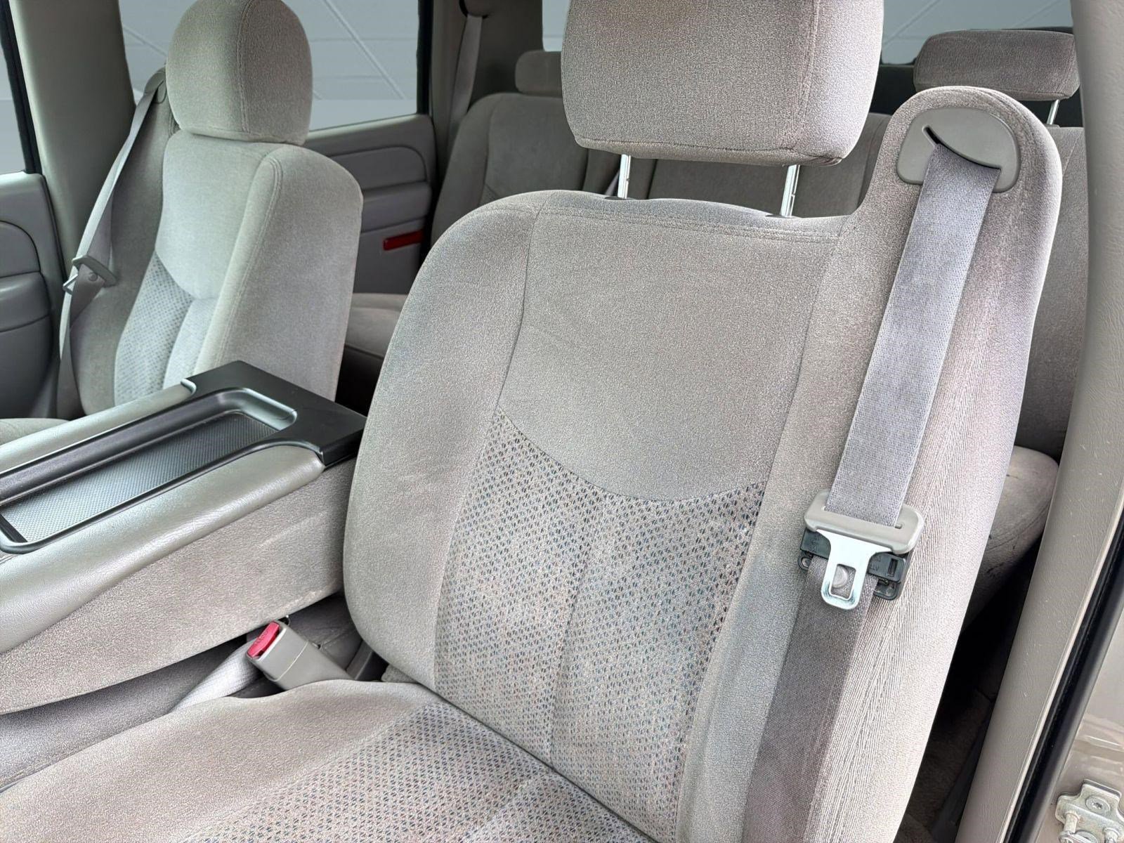 Used 2004 Chevrolet Suburban LS RWD image 14