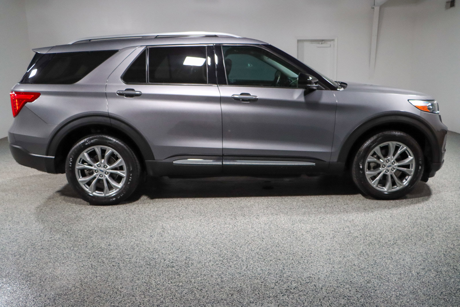 Used 2022 Ford Explorer Limited AWD/4WD image 6