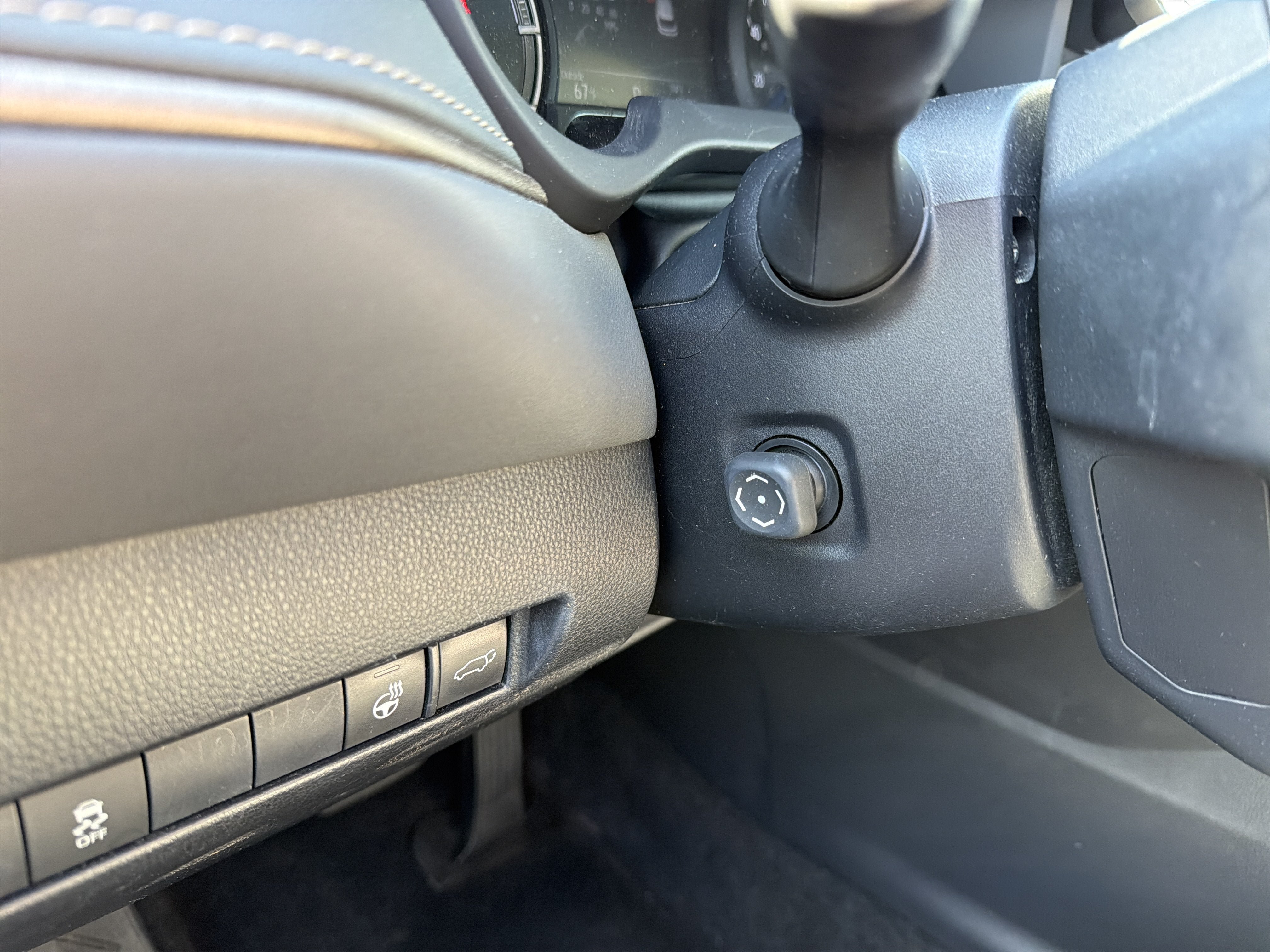 Certified 2021 Toyota Venza XLE w/ Softex Package AWD/4WD image 18