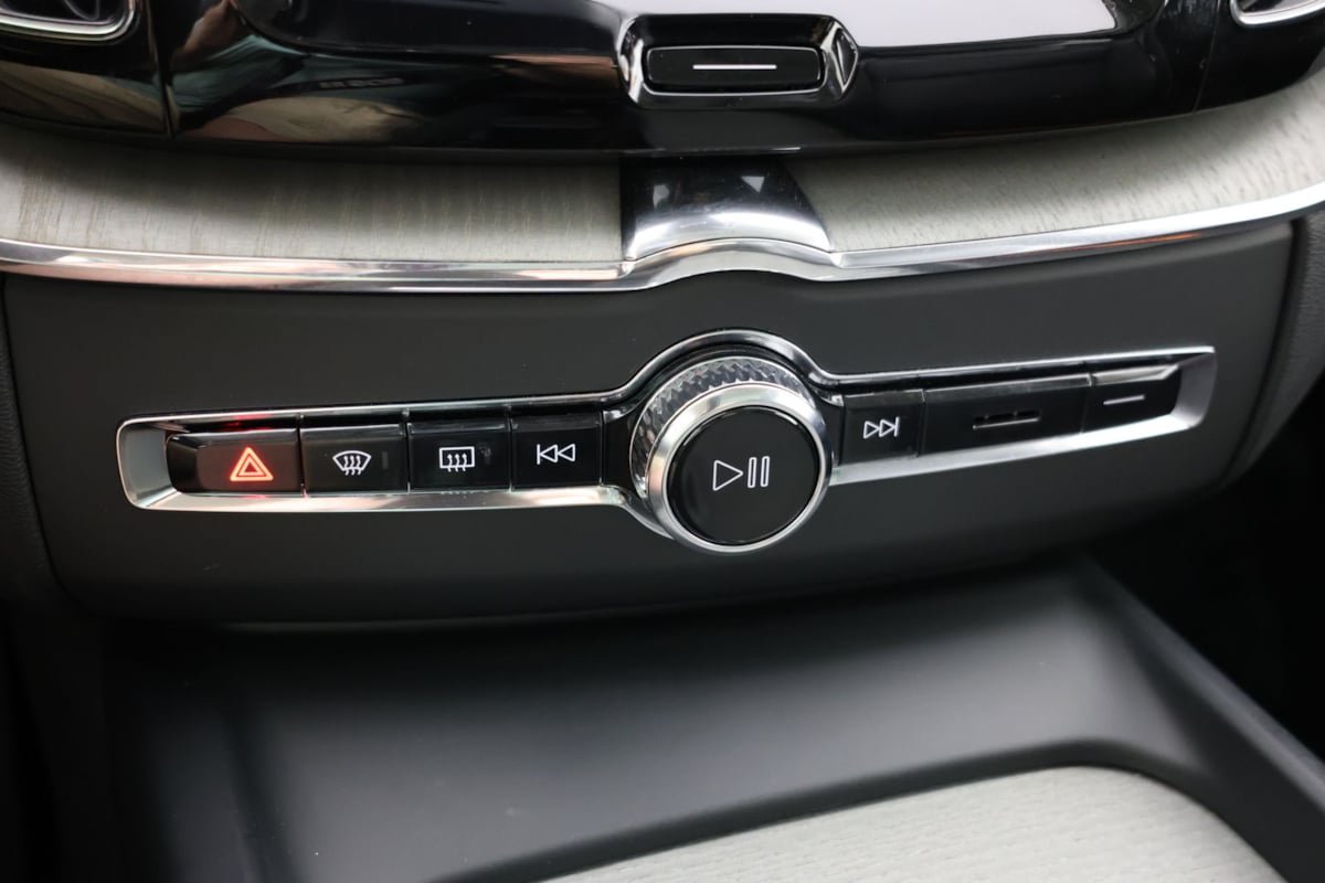 Used 2025 Volvo XC60 B5 Plus AWD/4WD image 30