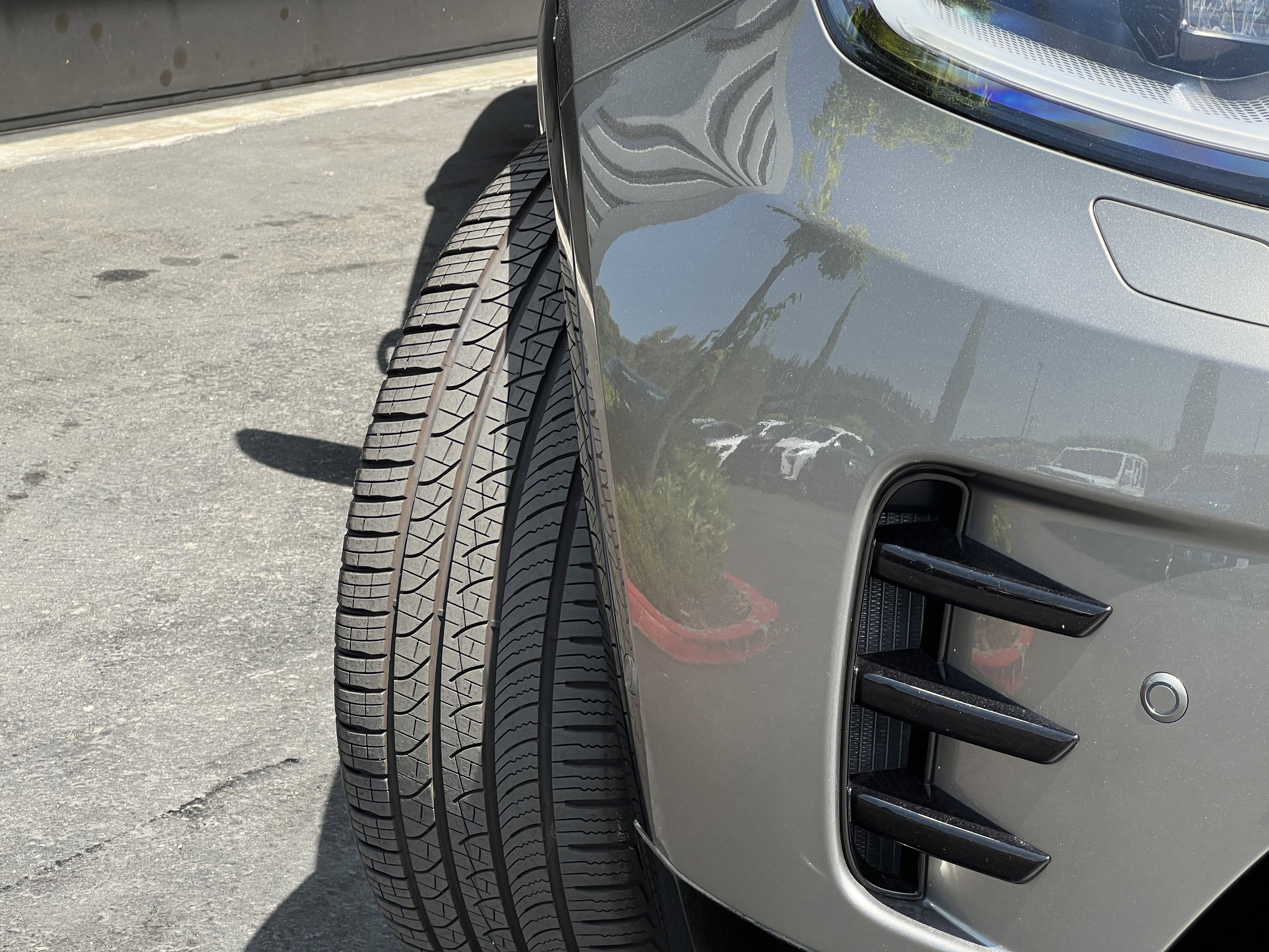 New 2024 Land Rover Discovery Dynamic SE image 3