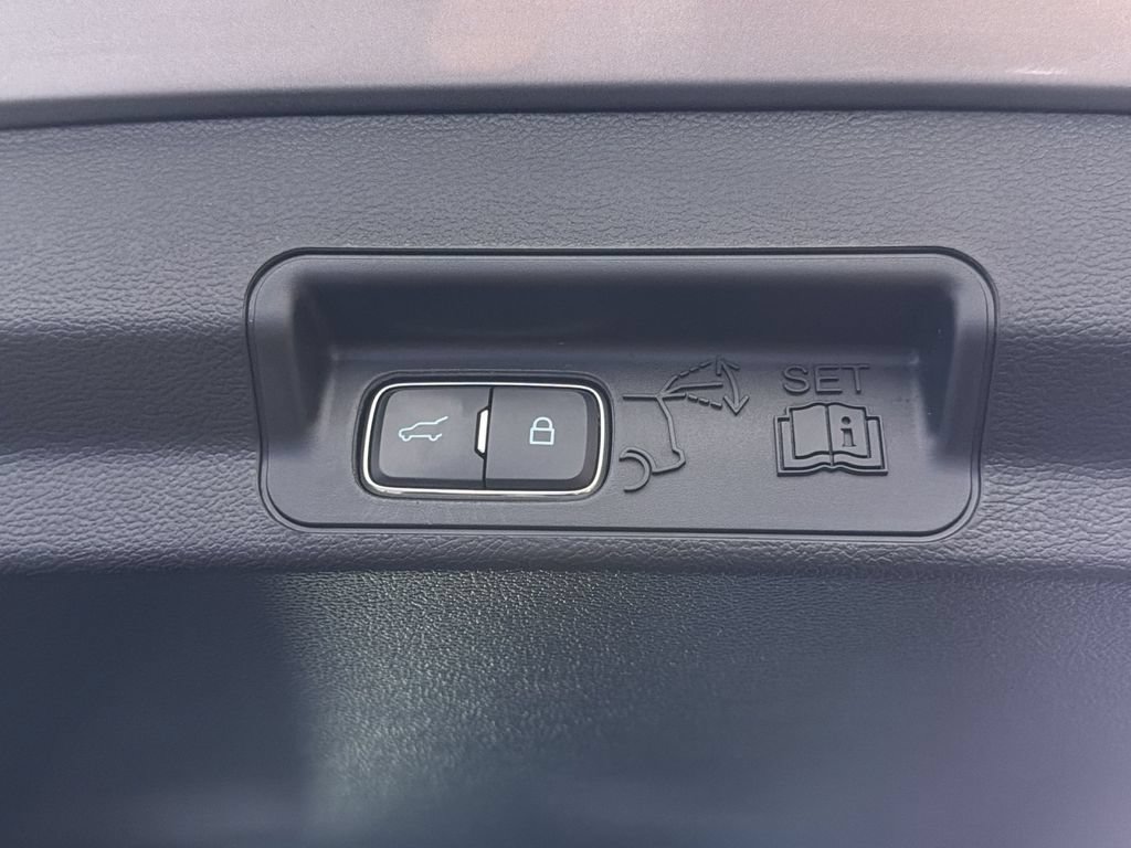 Used 2024 Ford Explorer XLT w/ Equipment Group 202A AWD/4WD image 32