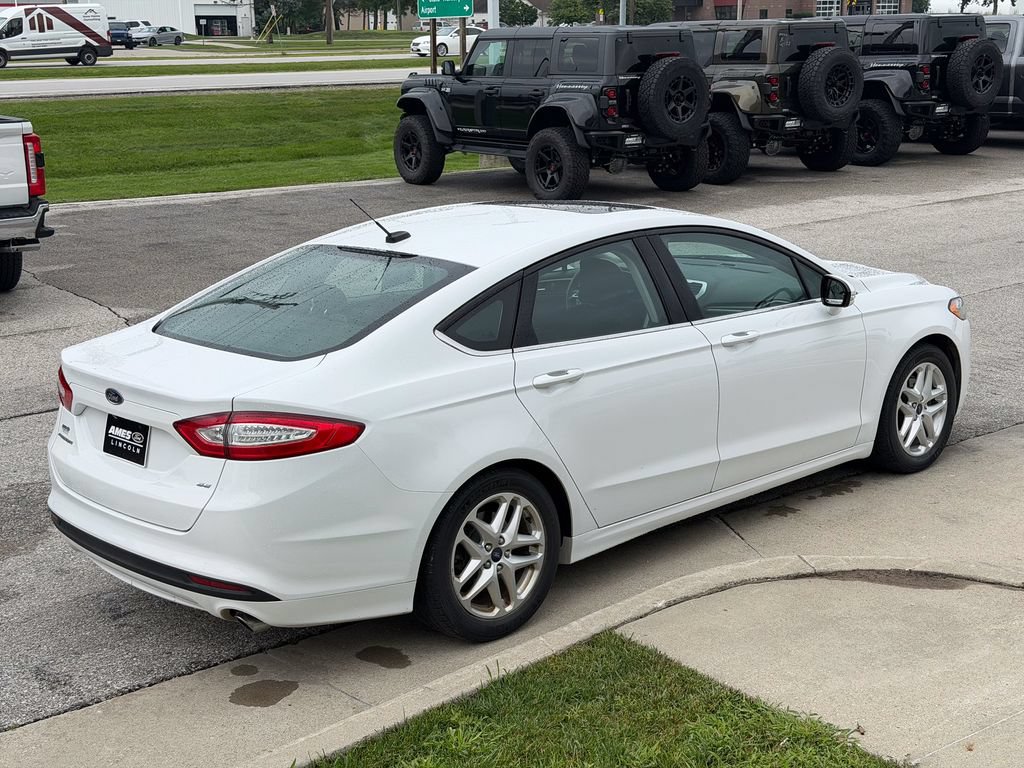 Used 2015 Ford Fusion SE FWD image 6
