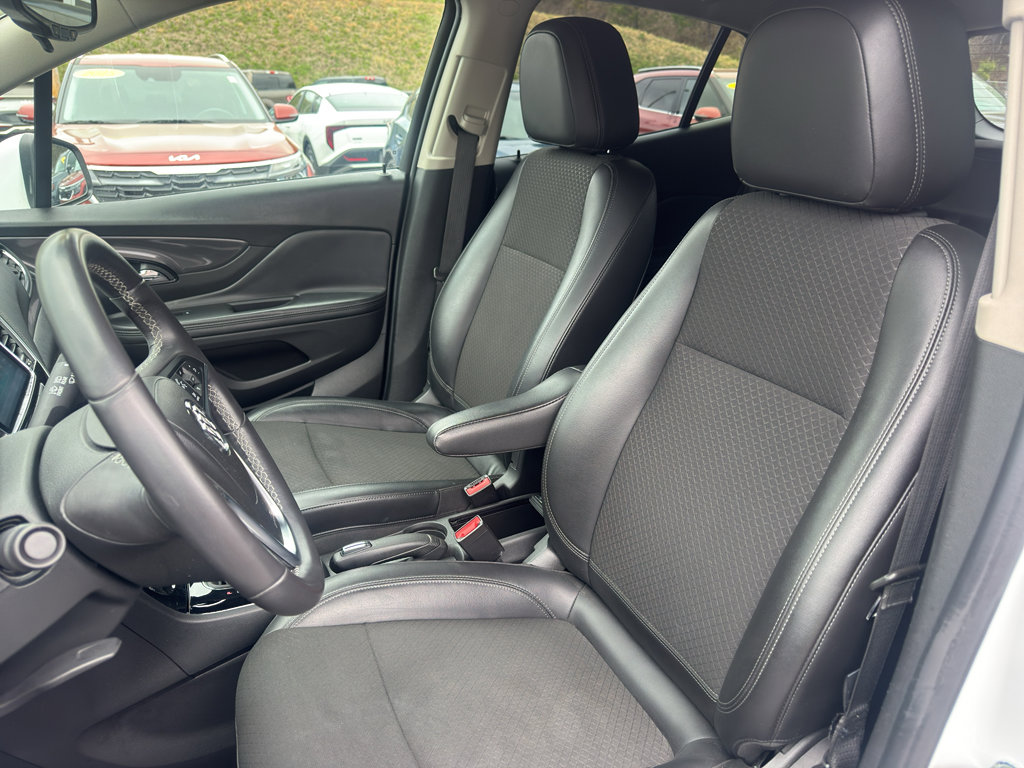 Used 2021 Buick Encore Preferred image 9