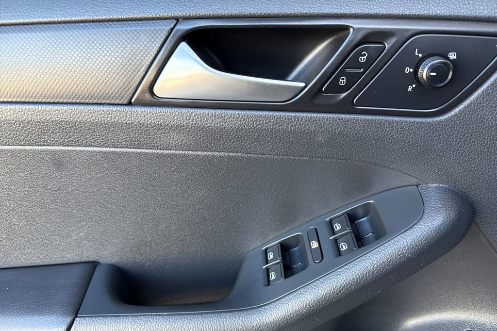 Used 2016 Volkswagen Jetta S image 8