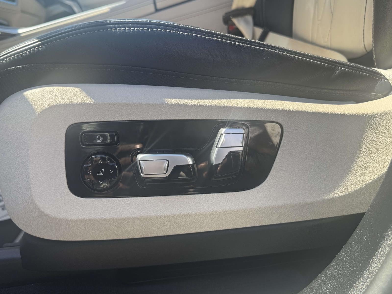 Used 2020 BMW X7 M50i AWD/4WD image 17