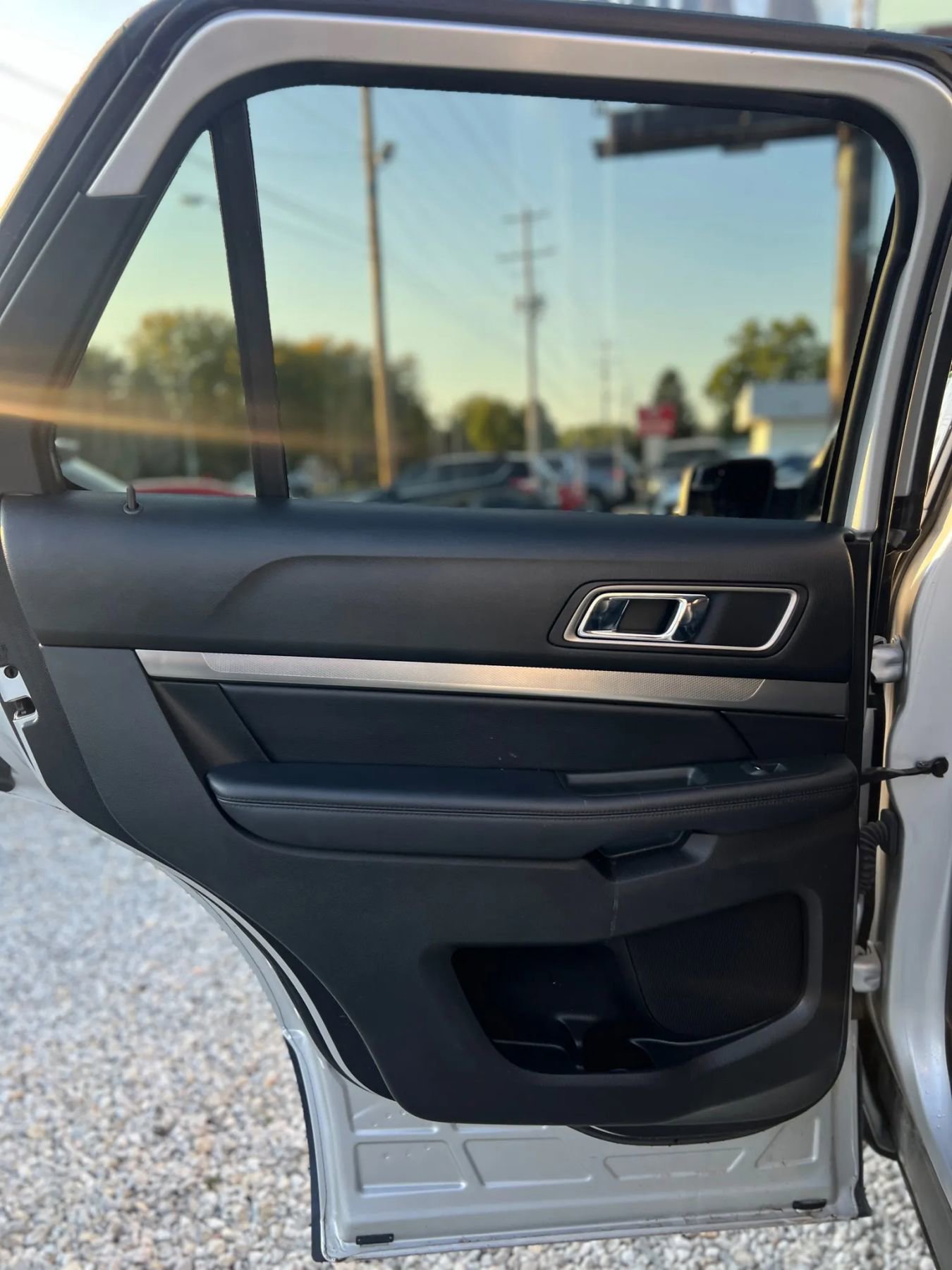 Used 2018 Ford Explorer XLT w/ Equipment Group 202A image 12