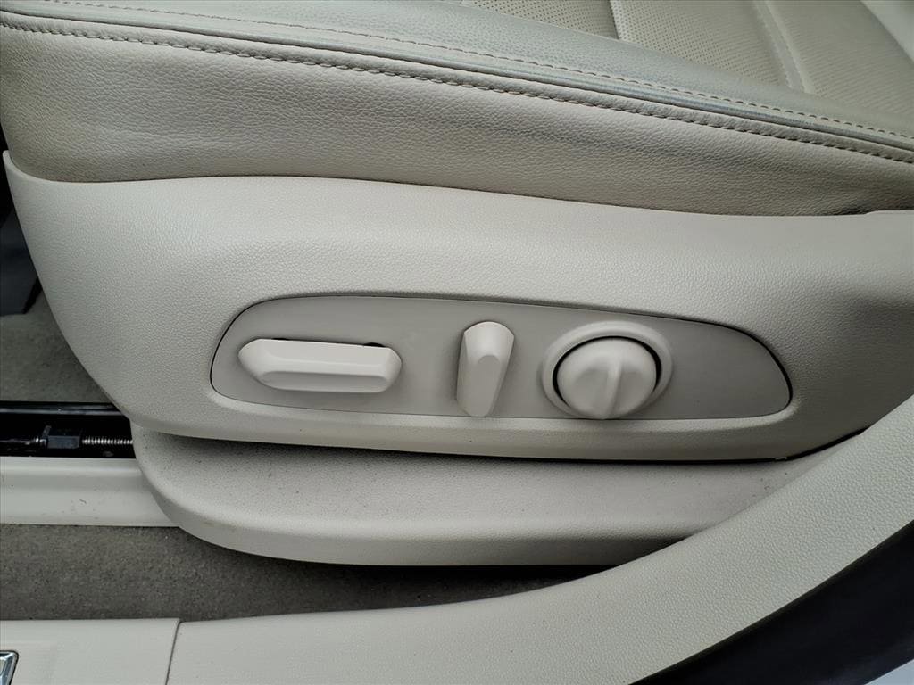 Used 2023 GMC Acadia Denali w/ Denali Technology Package image 10