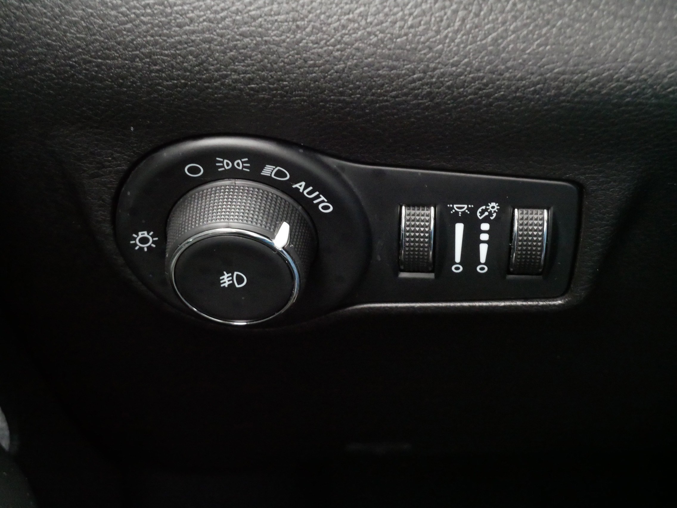 Used 2022 Jeep Compass Latitude w/ Sun and Sound Group AWD/4WD image 27
