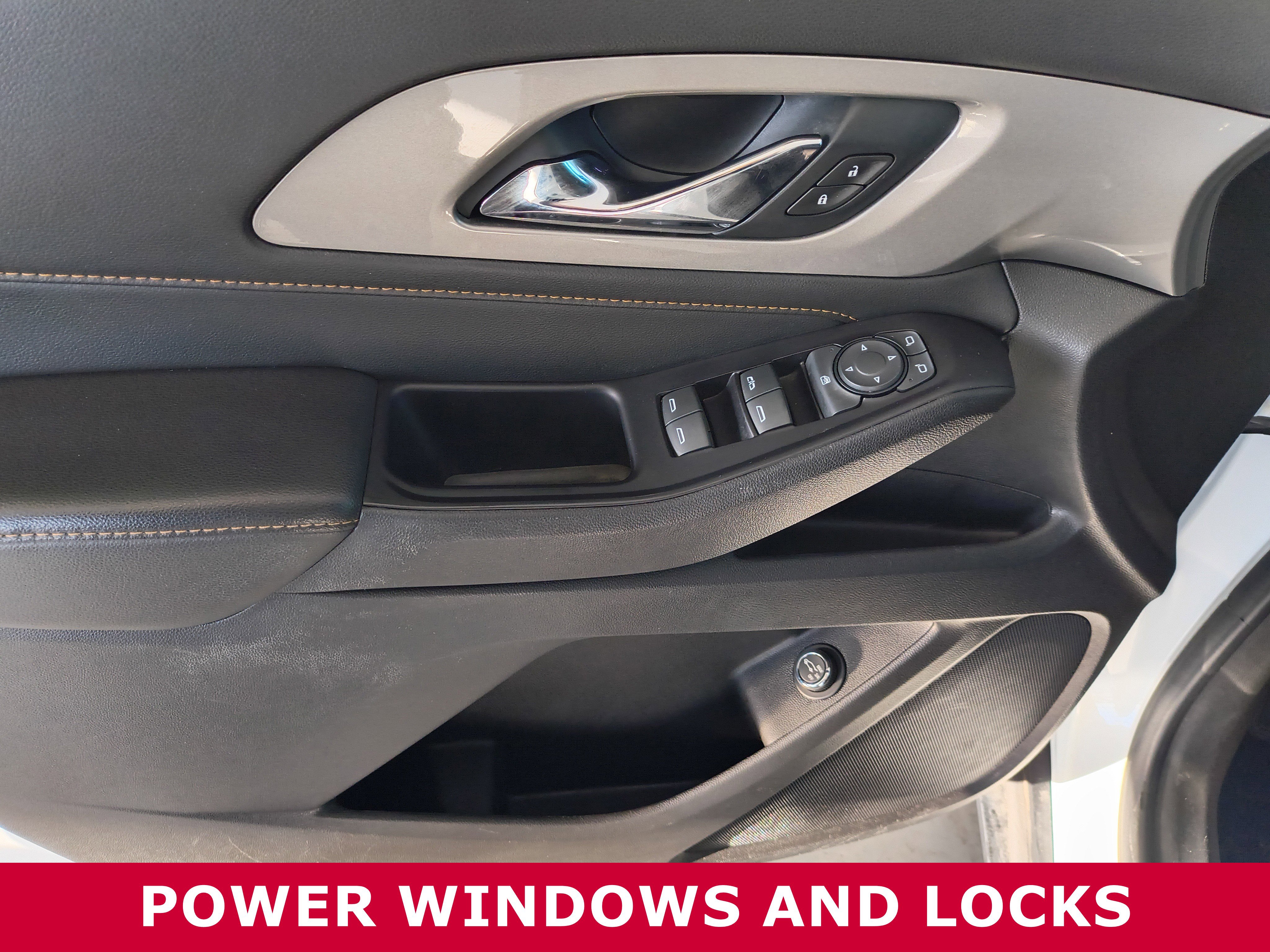 Used 2020 Chevrolet Traverse LT image 9