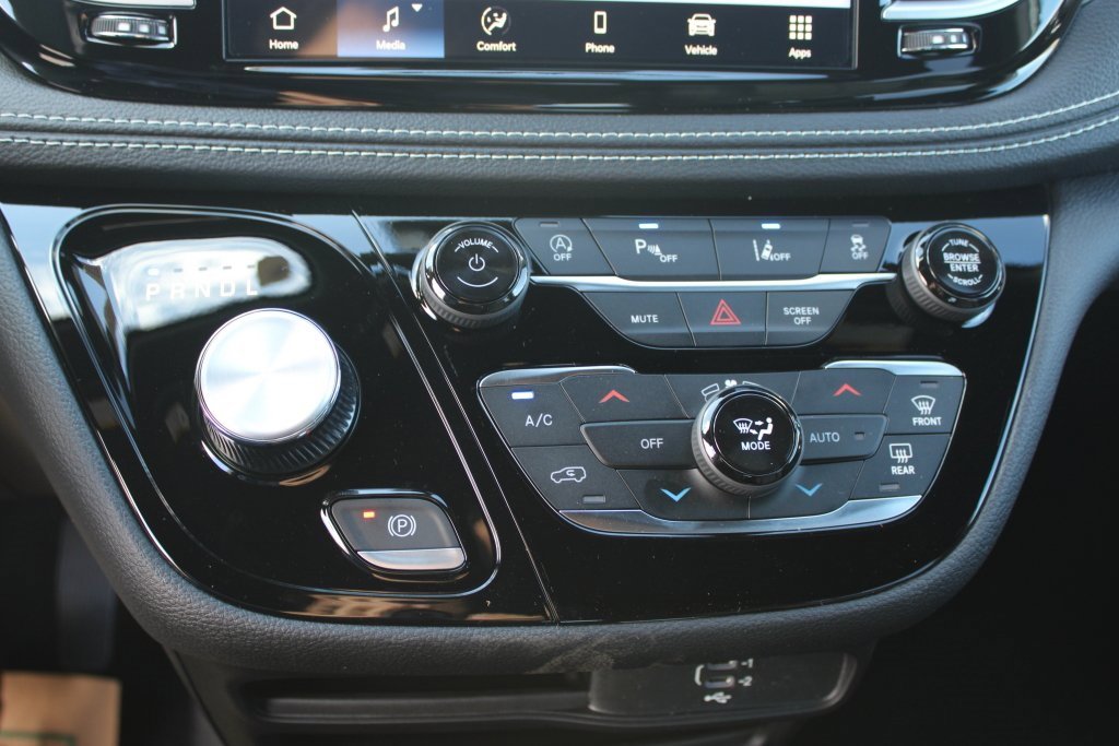 New 2026 Chrysler Pacifica Select w/ S Appearance Package image 20