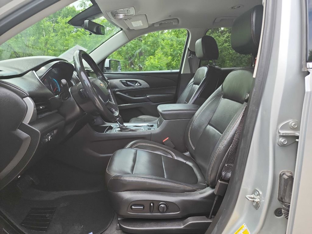 Used 2020 Chevrolet Traverse LT w/ LT Premium Package FWD image 16