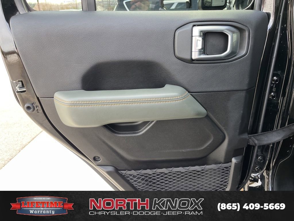 Used 2024 Jeep Gladiator Mojave w/ Convenience Group image 14