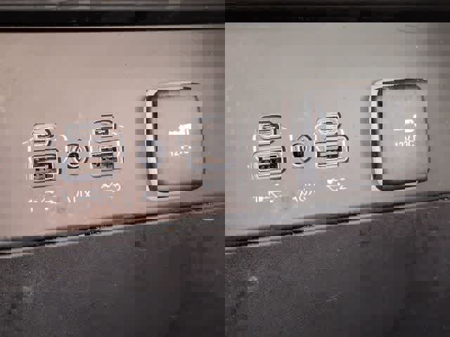 Used 2023 Jeep Grand Cherokee Limited w/ Black Appearance Package image 30