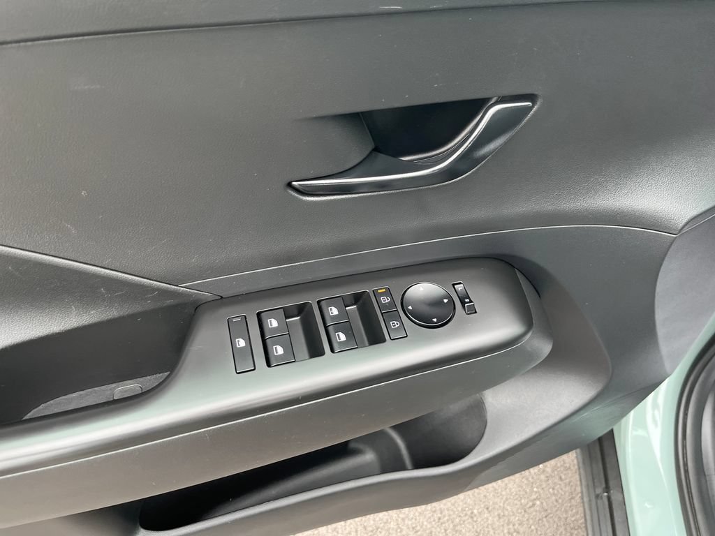 Used 2025 Hyundai Kona SEL FWD image 11