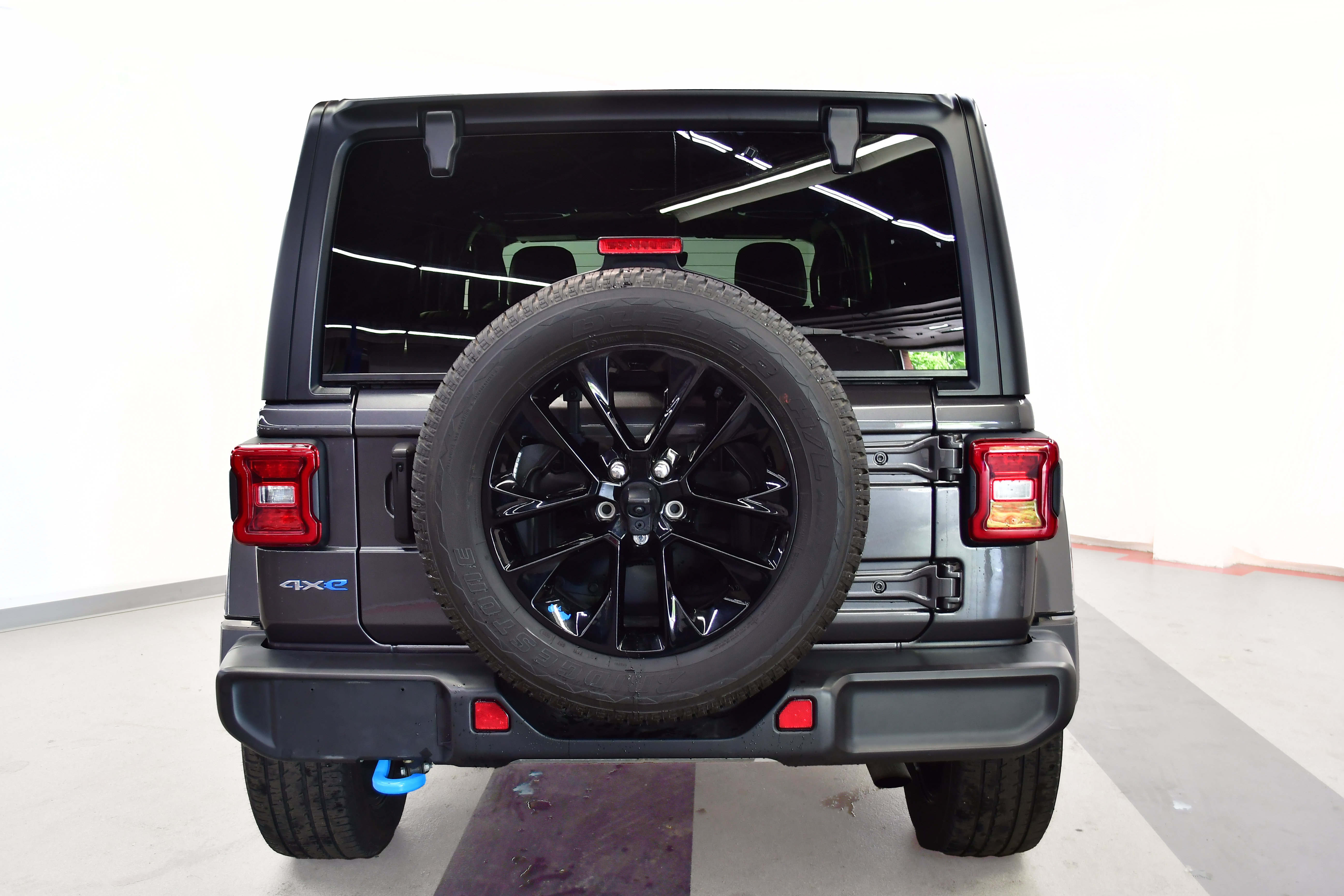 Used 2023 Jeep Wrangler Unlimited Sahara w/ Cold Weather Group AWD/4WD image 6