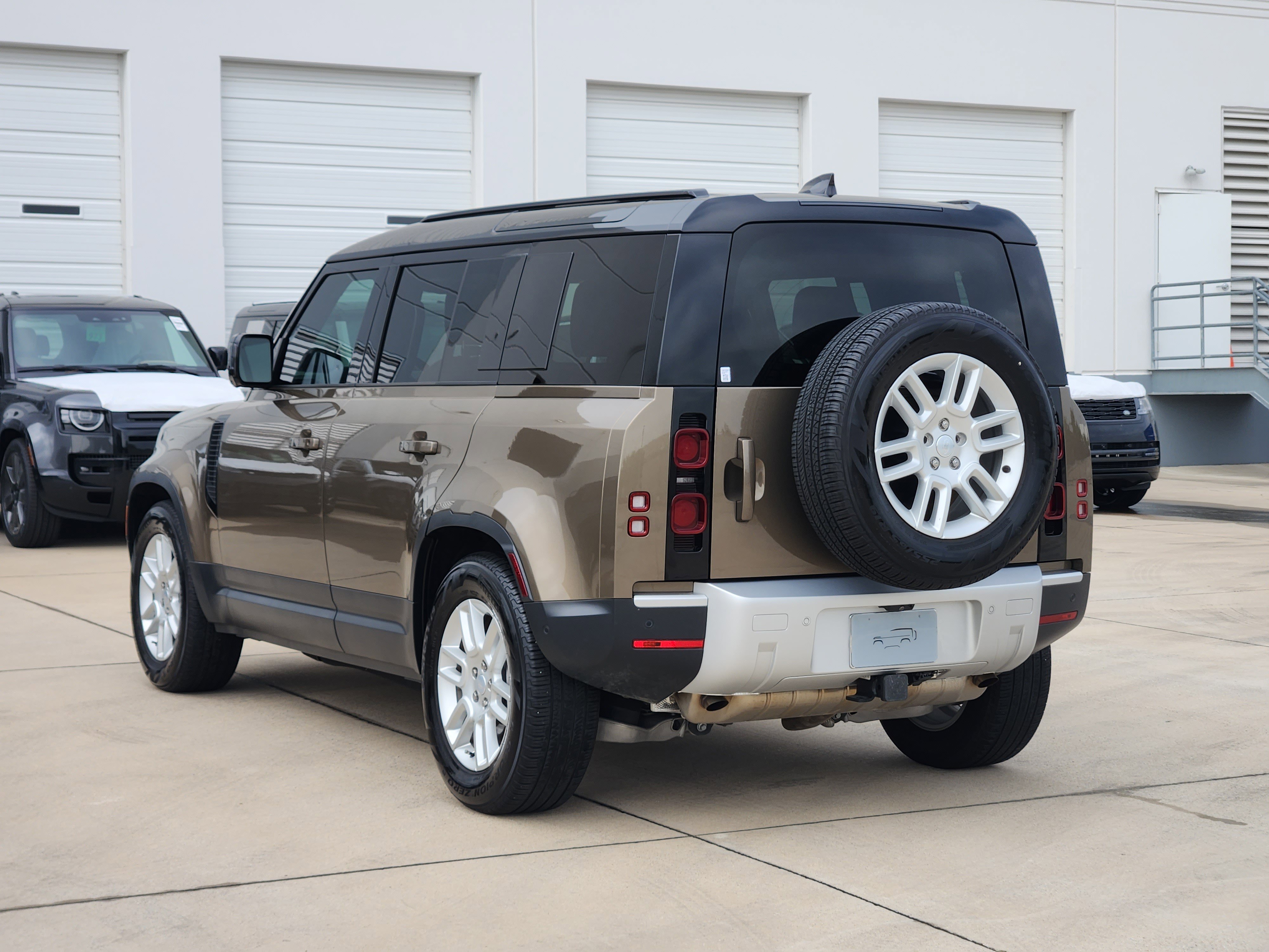 Certified 2025 Land Rover Defender 110 S AWD/4WD image 4