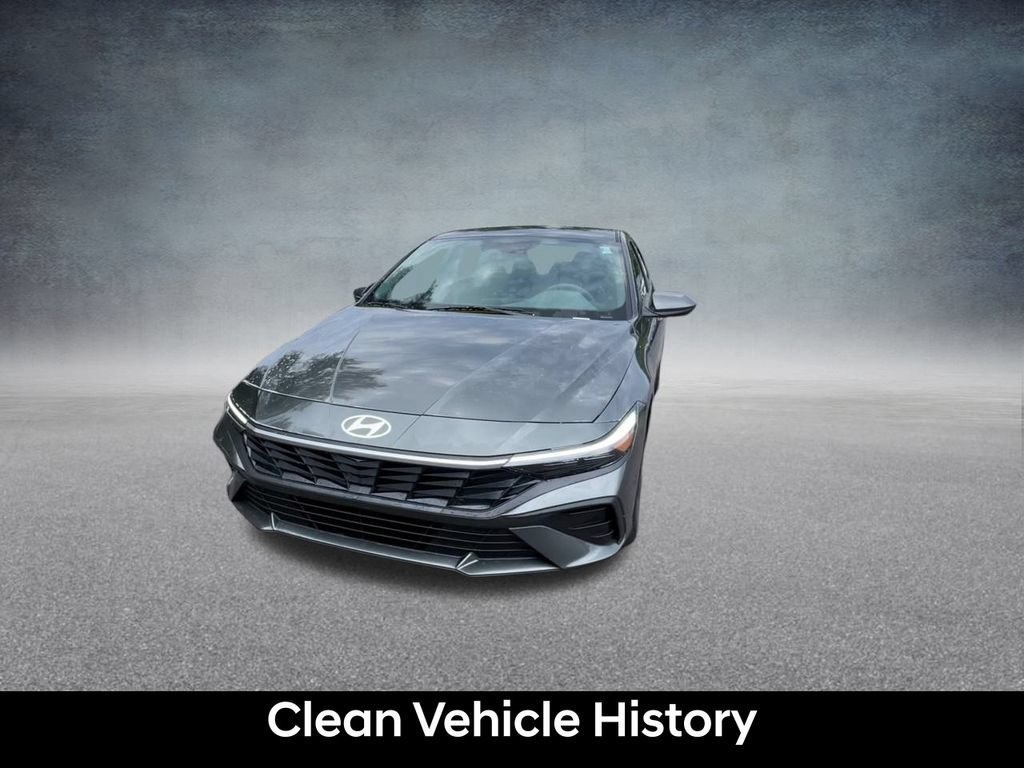 Used 2025 Hyundai Elantra SE FWD image 7