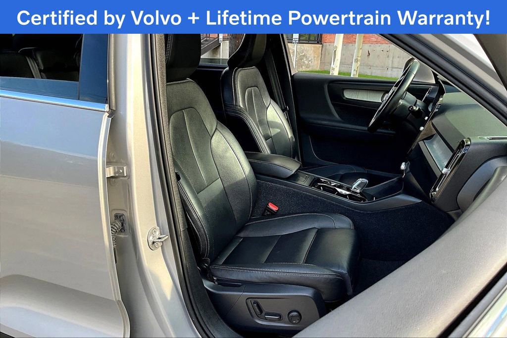 Used 2025 Volvo XC40 B5 Plus image 10