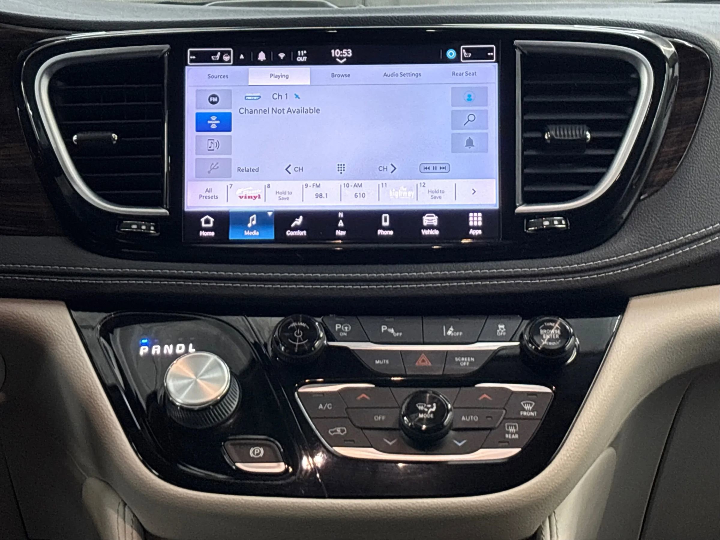 Used 2022 Chrysler Pacifica Limited w/ Uconnect Theater Family Group FWD image 19