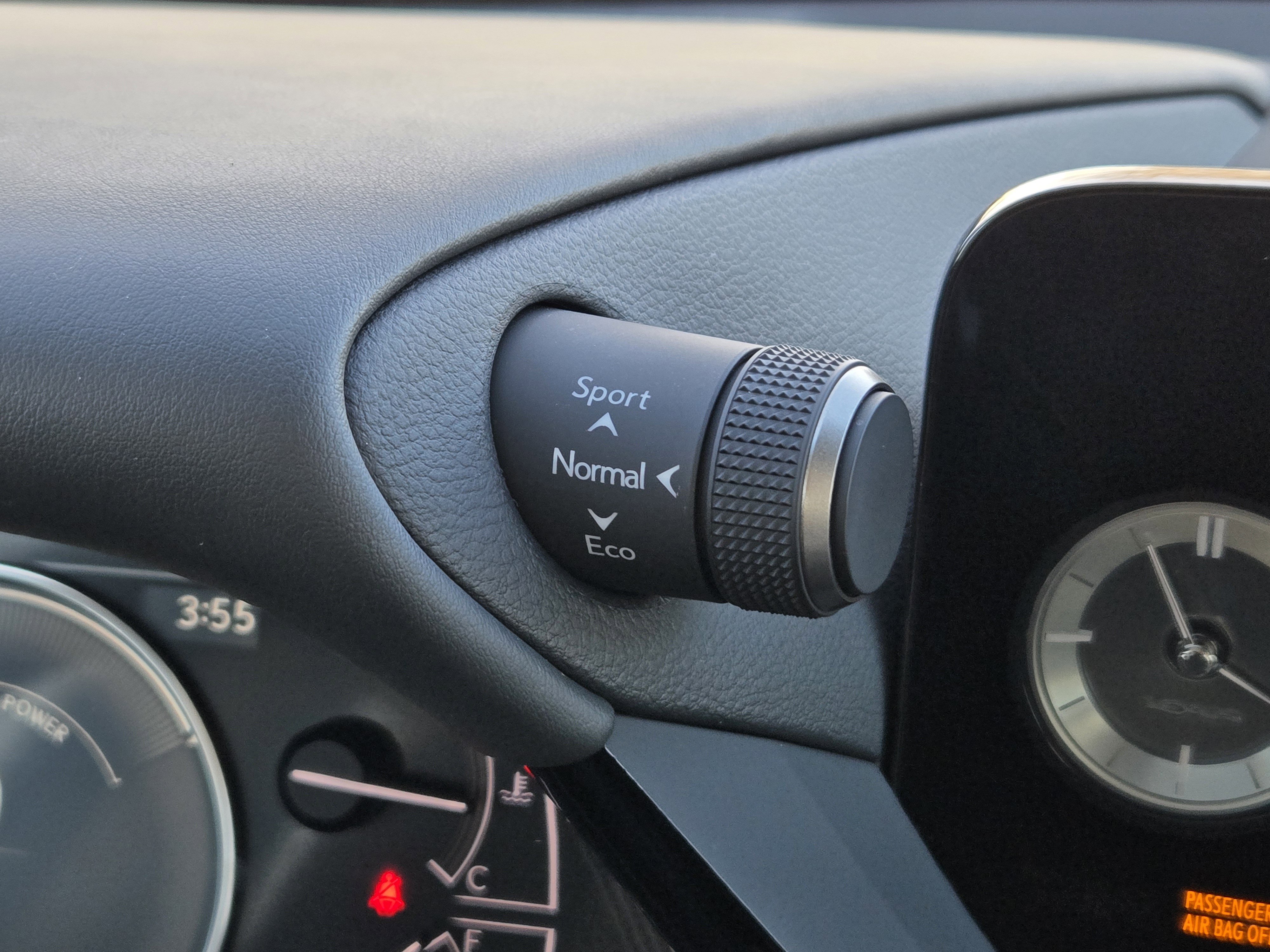 Used 2025 Lexus ES 300h w/ Premium Package image 32