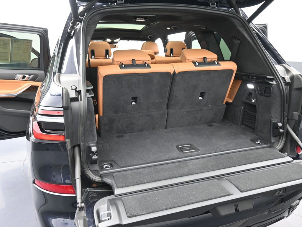 Used 2025 BMW X7 xDrive40i w/ M Sport Package image 17