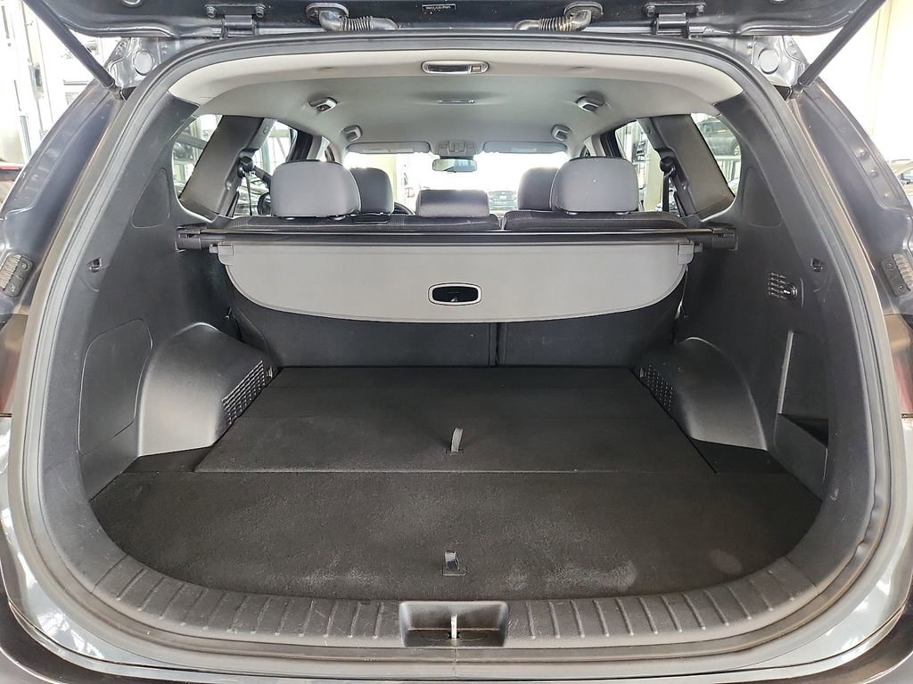 Used 2020 Hyundai Santa Fe SE image 29