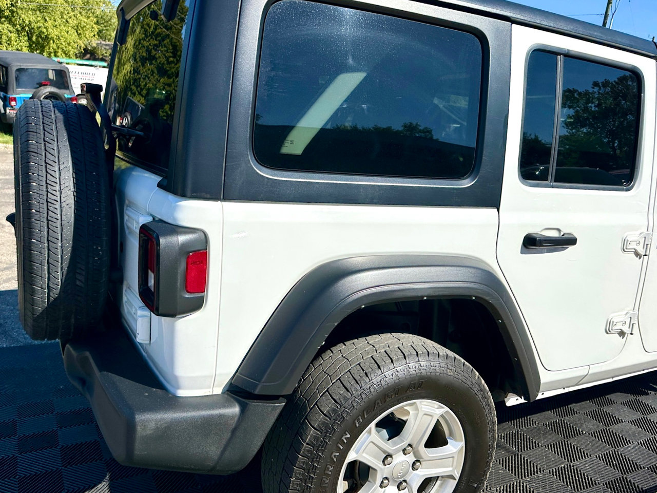 Used 2022 Jeep Wrangler Unlimited Sport w/ Cold Weather Group image 14