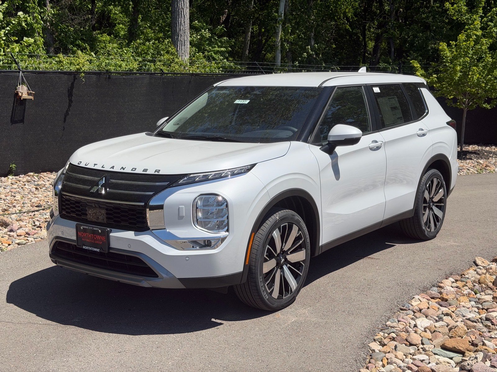 New 2026 Mitsubishi Outlander SE AWD/4WD image 1